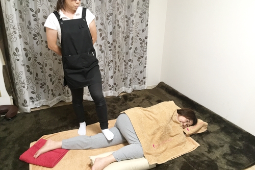 鼠蹊部をしっかりと圧迫